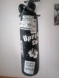 sacco da box più guantoni Leone