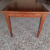 Tavolo in noce 