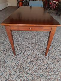 Tavolo in noce 