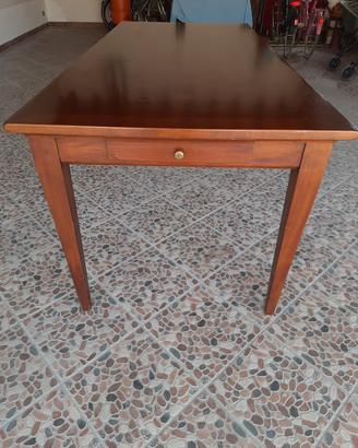 Tavolo in noce 
