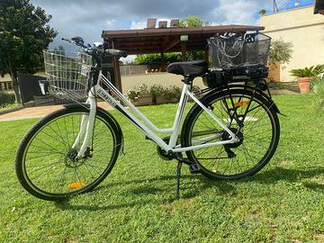 BICI ELETTRICA CON PEDALATA ASSISTITA