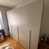 Armadio a 6 ante più comodini