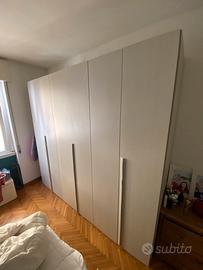 Armadio a 6 ante più comodini