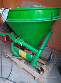 Spandiconcime vigneto