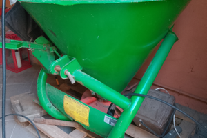 Spandiconcime vigneto