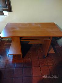 scrivania per computer 