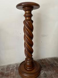 Colonna in legno porta vaso