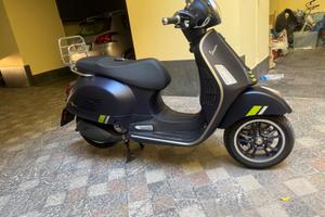 Piaggio Vespa 300 GTS SUPER TECH