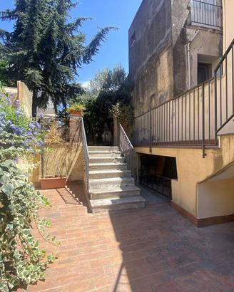 Appartamento di 220 m² con più di 5 locali a Acire