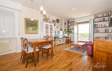 Ampio appartamento con 3 camere e doppi servizi -