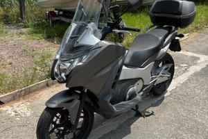 Honda integra 750 sport abs