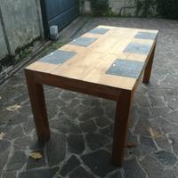 Tavolo in teak con inserti pietra lavica