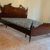 Bel letto vintage, di eccellente qualità