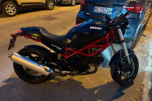Ducati monster 696