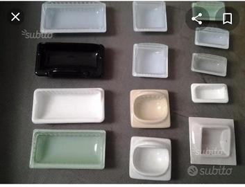 Accessori bagno in ceramica o vetro opalino
