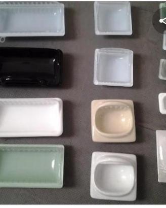 Accessori bagno in ceramica o vetro opalino