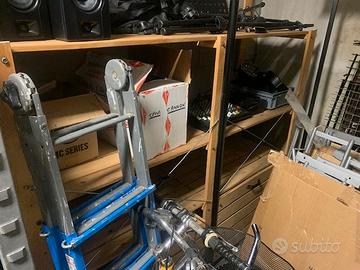 Scaffalature con cassone, in legno