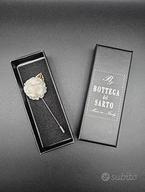 Spilla da giacca bianca