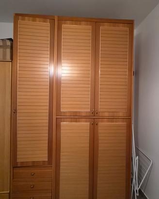 Armadio guardaroba in legno
