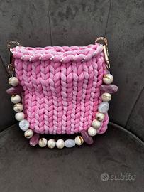 Borsetta rosa con catena pietre