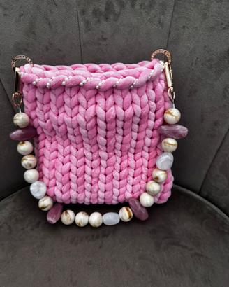 Borsetta rosa con catena pietre