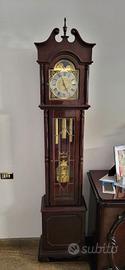 Orologio a pendolo in legno