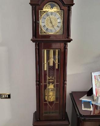 Orologio a pendolo in legno