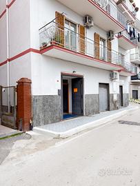 Pozzuoli - Locale uso studio 40 mq con soppalco e