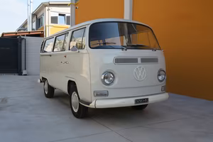 Volkswagen Bus T2 Minibus