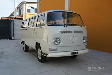 Volkswagen Bus T2 Minibus
