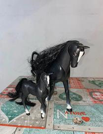 Cavalli giocattolo mamma e piccolo