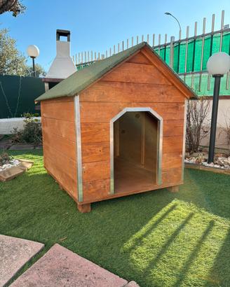 Cuccia da esterno per cani grandi - legno di abete