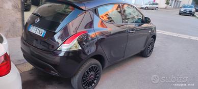 lancia y 2 tempi 900 metano 