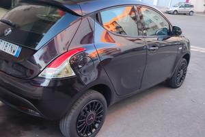 lancia y 2 tempi 900 metano 