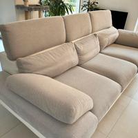 Divano elegante e molto raffinato