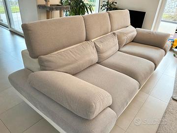 Divano elegante e molto raffinato