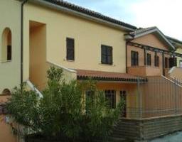 Esclusivo bilocale con giardino e vista sibillini