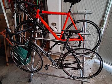 2 bici da corsa con porta bici 