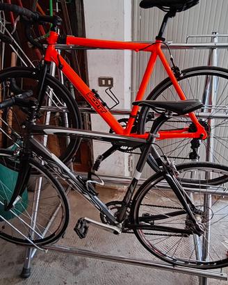 2 bici da corsa con porta bici 