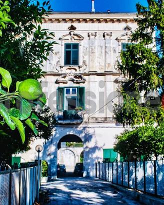 Vietri sul mare- ampia soluzione storica
