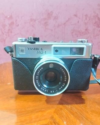 Macchina fotografica Yashica MG1