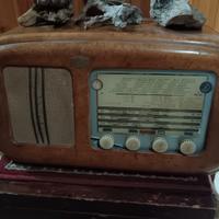 Antica radio a valvole 