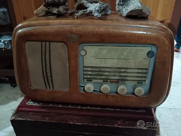 Antica radio a valvole 