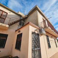 Via Maniscalco, appartamento con terrazzo