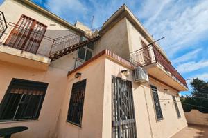 Via Maniscalco, appartamento con terrazzo