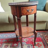 Tavolino francese intarsiato in bois de rose