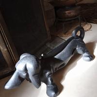 Bassotto raschietto / fermaporta/ alare antico