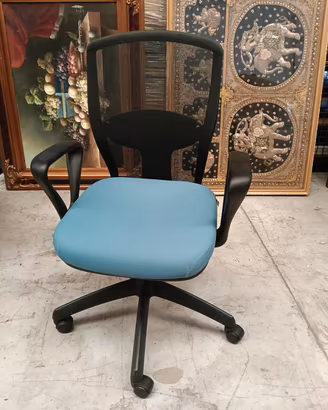Poltrona ufficio con ruote e bracciolo