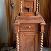 Comodino d'epoca in legno verniciato
