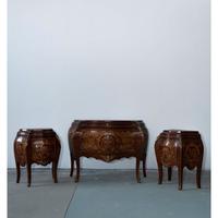 Cassettiera e due comodini in legno intagliato